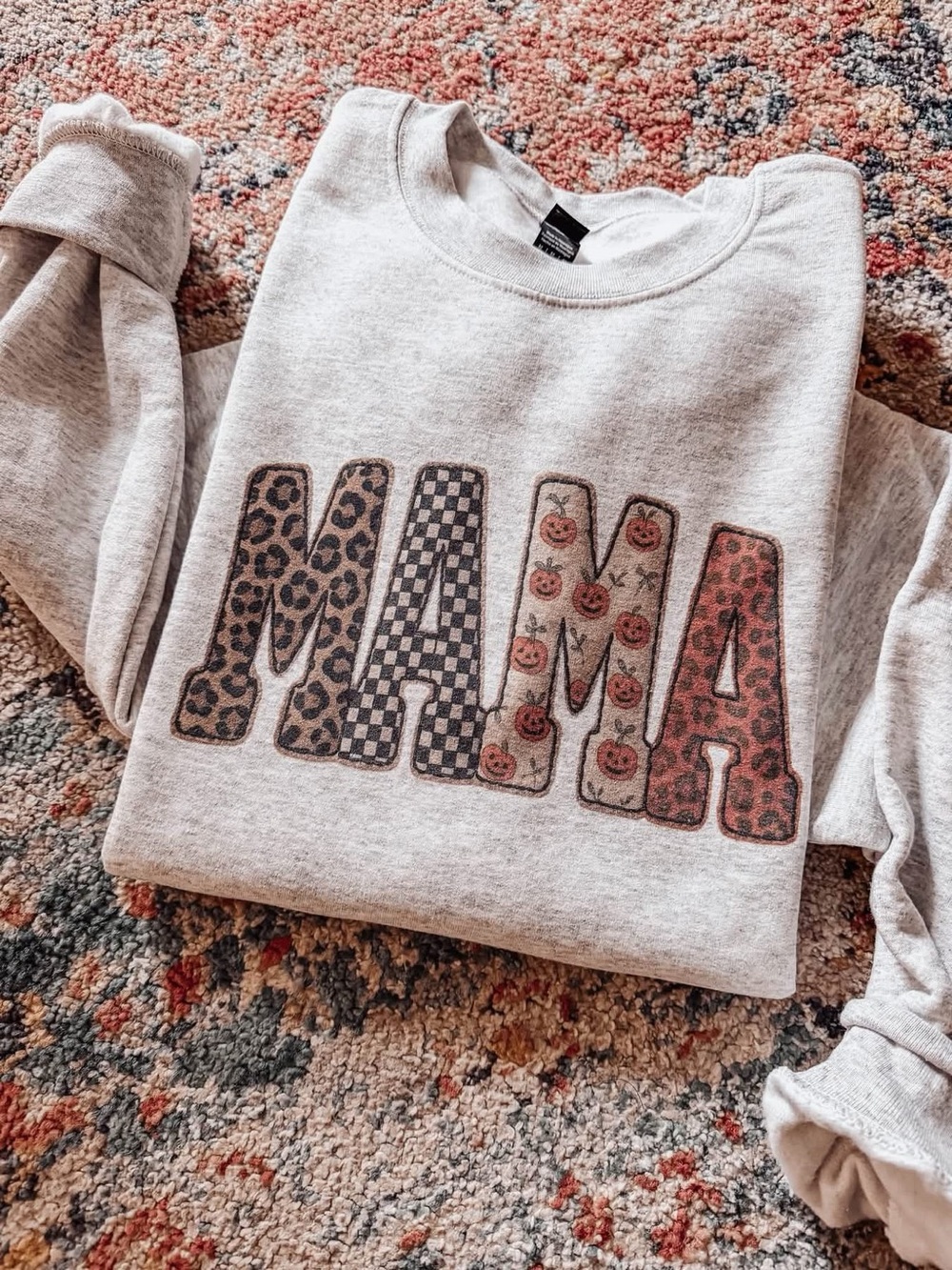 Gildan Cream 'MAMA' Graphic Crewneck Sweatshirt with Patterned Letters